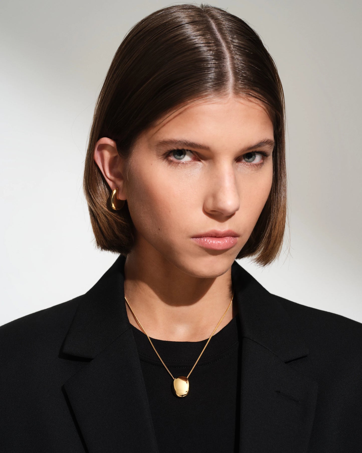 Tom Wood Pebble Hoops Medium Gold