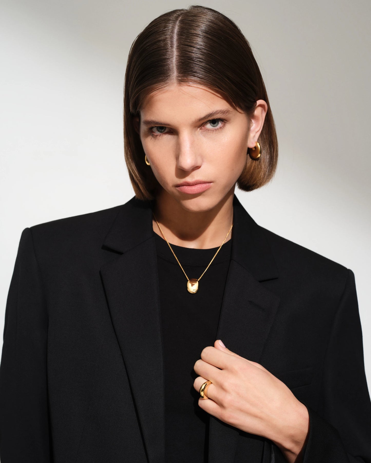 Tom Wood Pebble Hoops Medium Gold