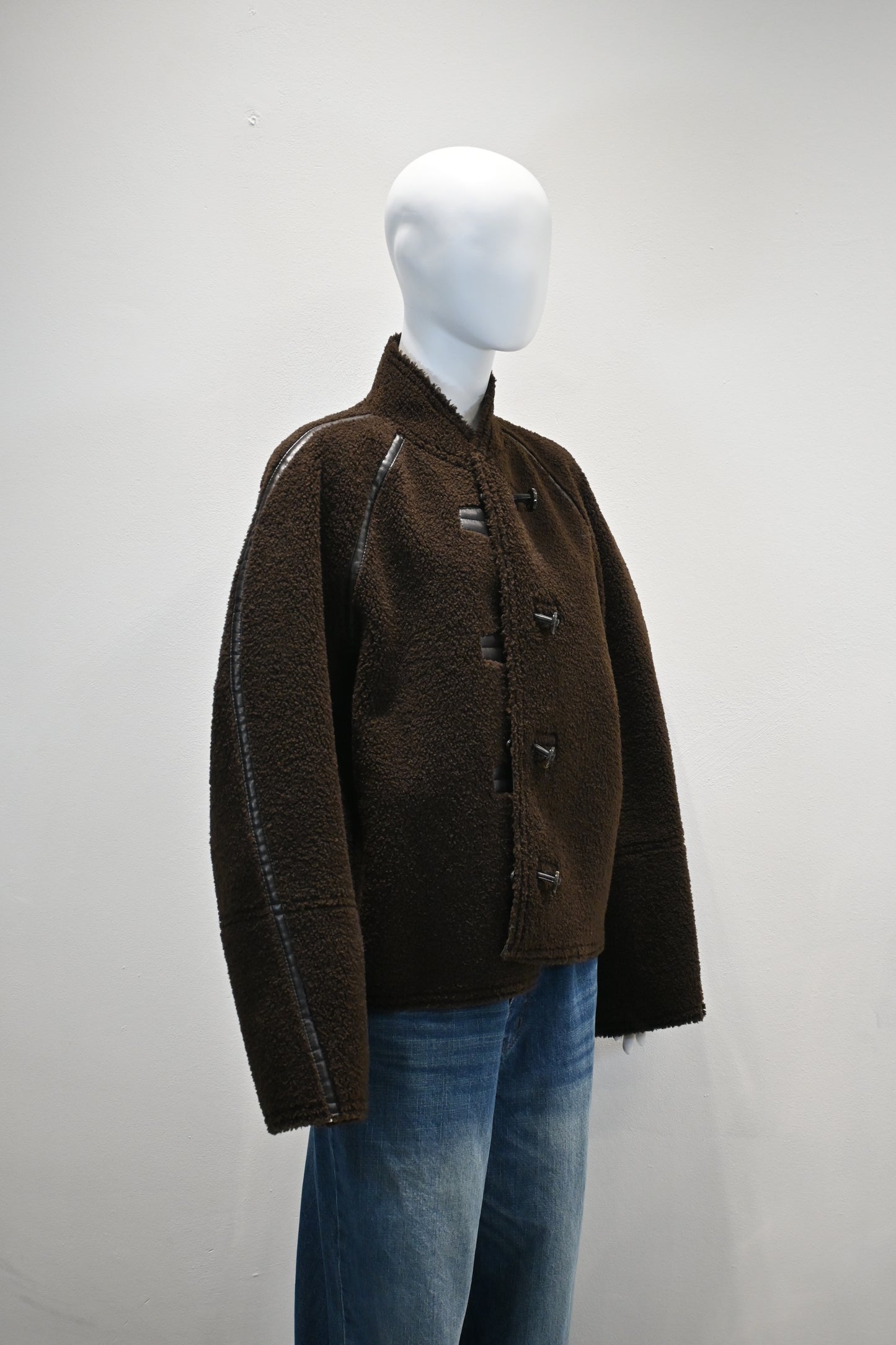 LOW CLASSIC SHORT SHEARLING REVERSIBLE COAT_BROWN