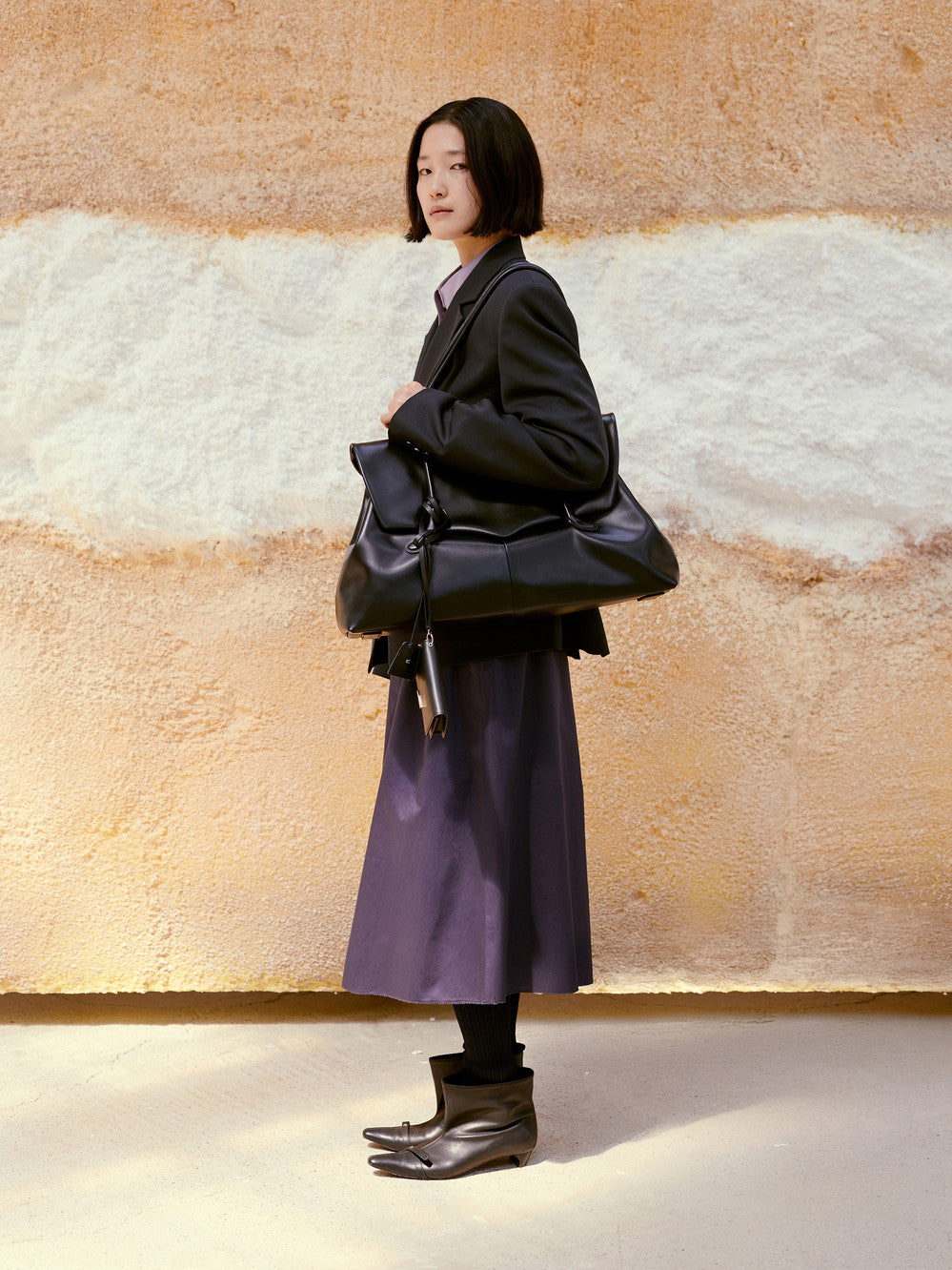 LOW CLASSIC HARICOT FLAP BAG_BLACK