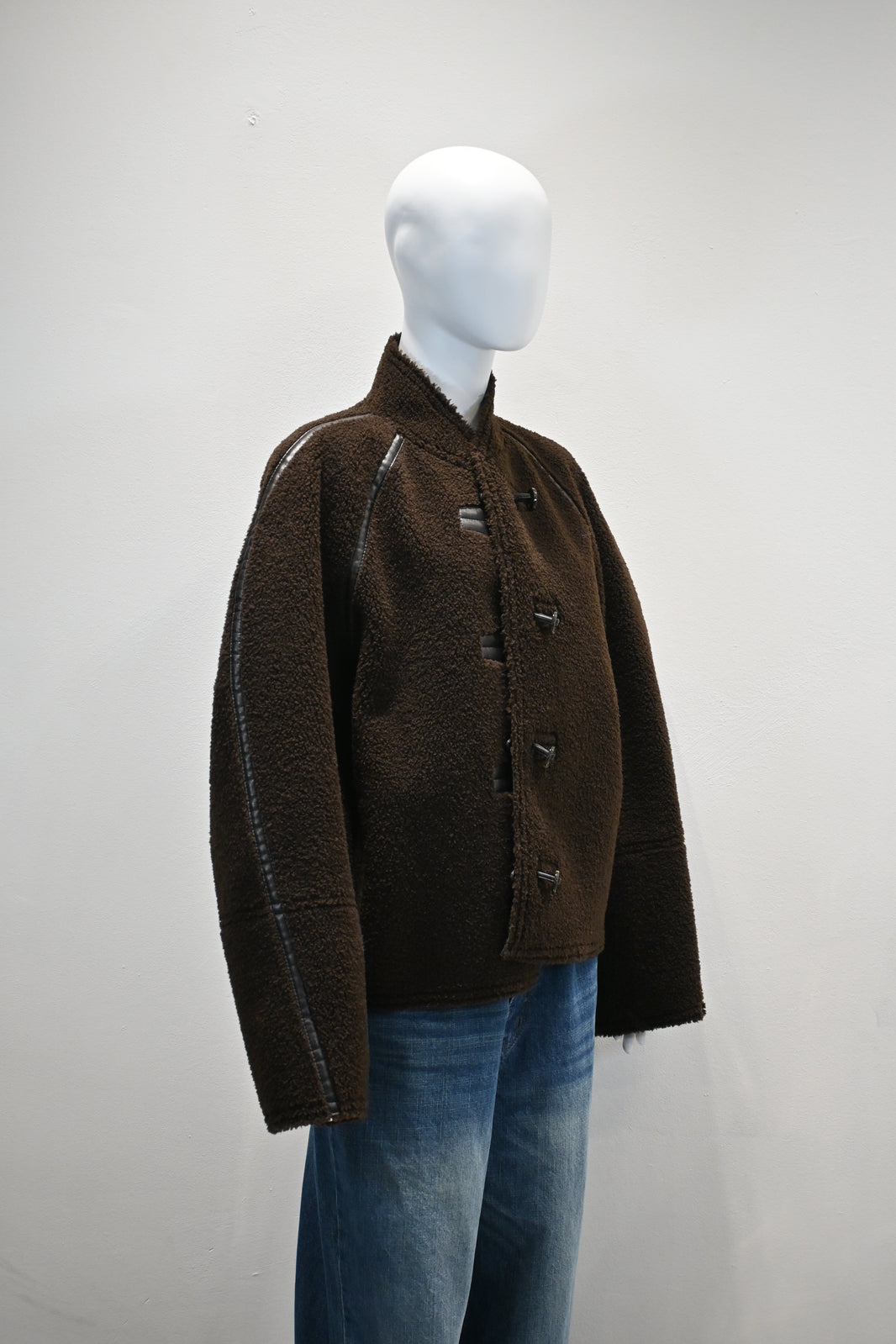 LOW CLASSIC SHORT SHEARLING REVERSIBLE COAT_BROWN