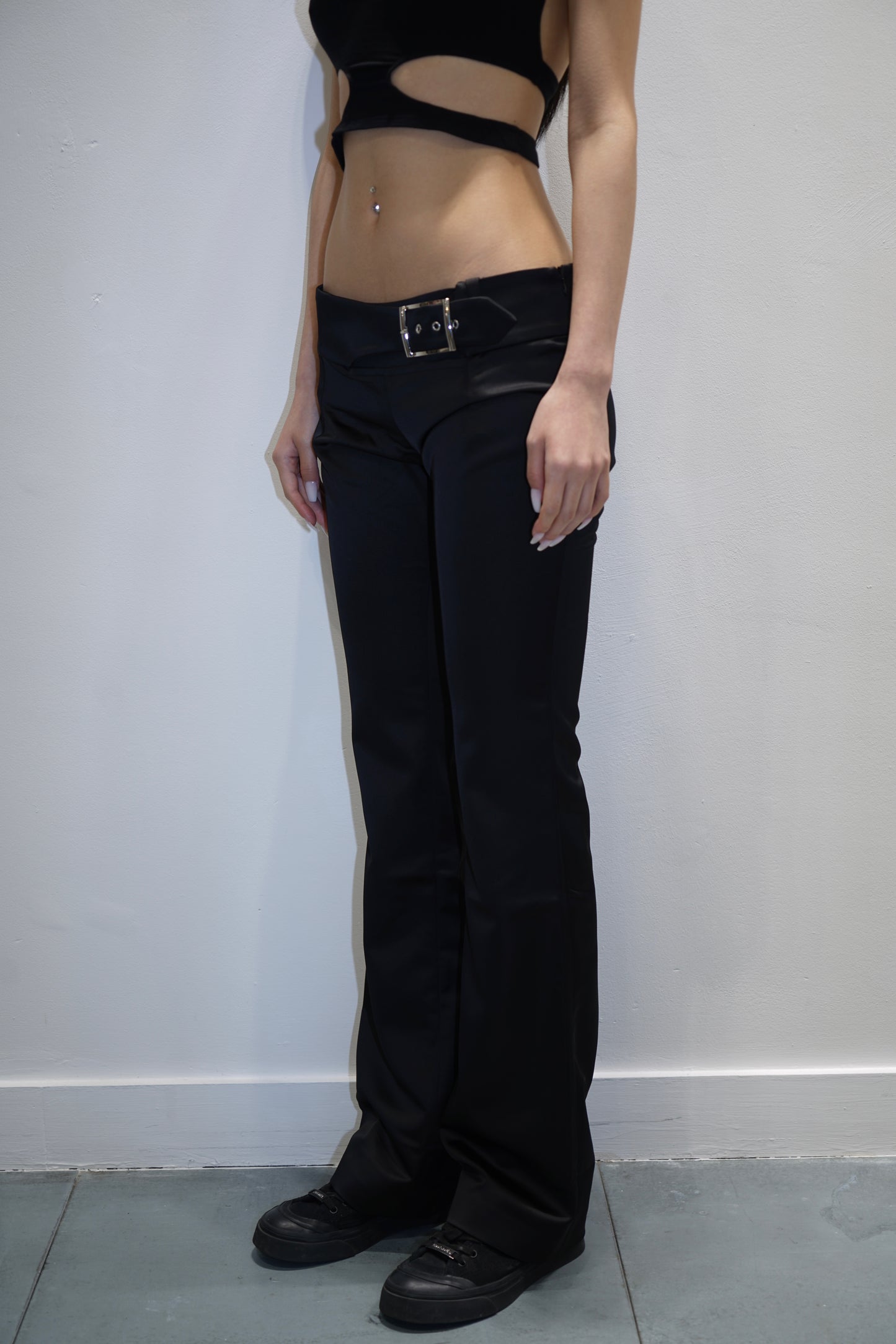 PRESSIAT BLACK LOW RISE BUCKLE PANTS