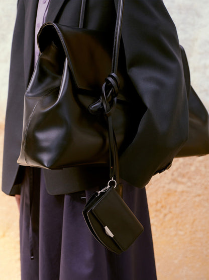 LOW CLASSIC HARICOT FLAP BAG_BLACK