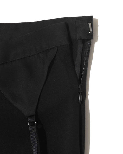 UNDERCOVER GARTER-DETAIL ASYMMETRIC MIDI SKIRT_BLACK UP1F1601